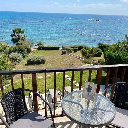 Amazing Front Line Villa In Coral Bay Peyia Bagian luar foto
