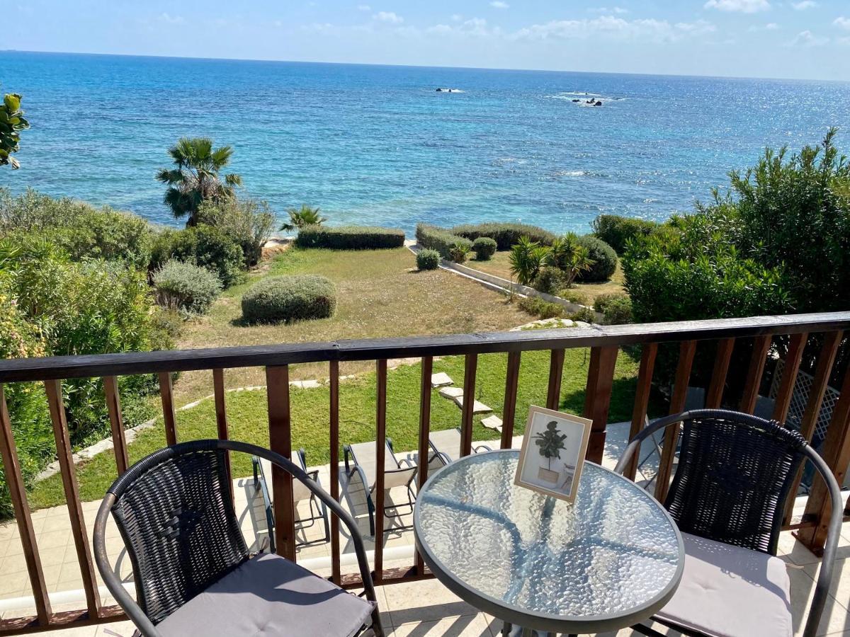 Amazing Front Line Villa In Coral Bay Peyia Bagian luar foto