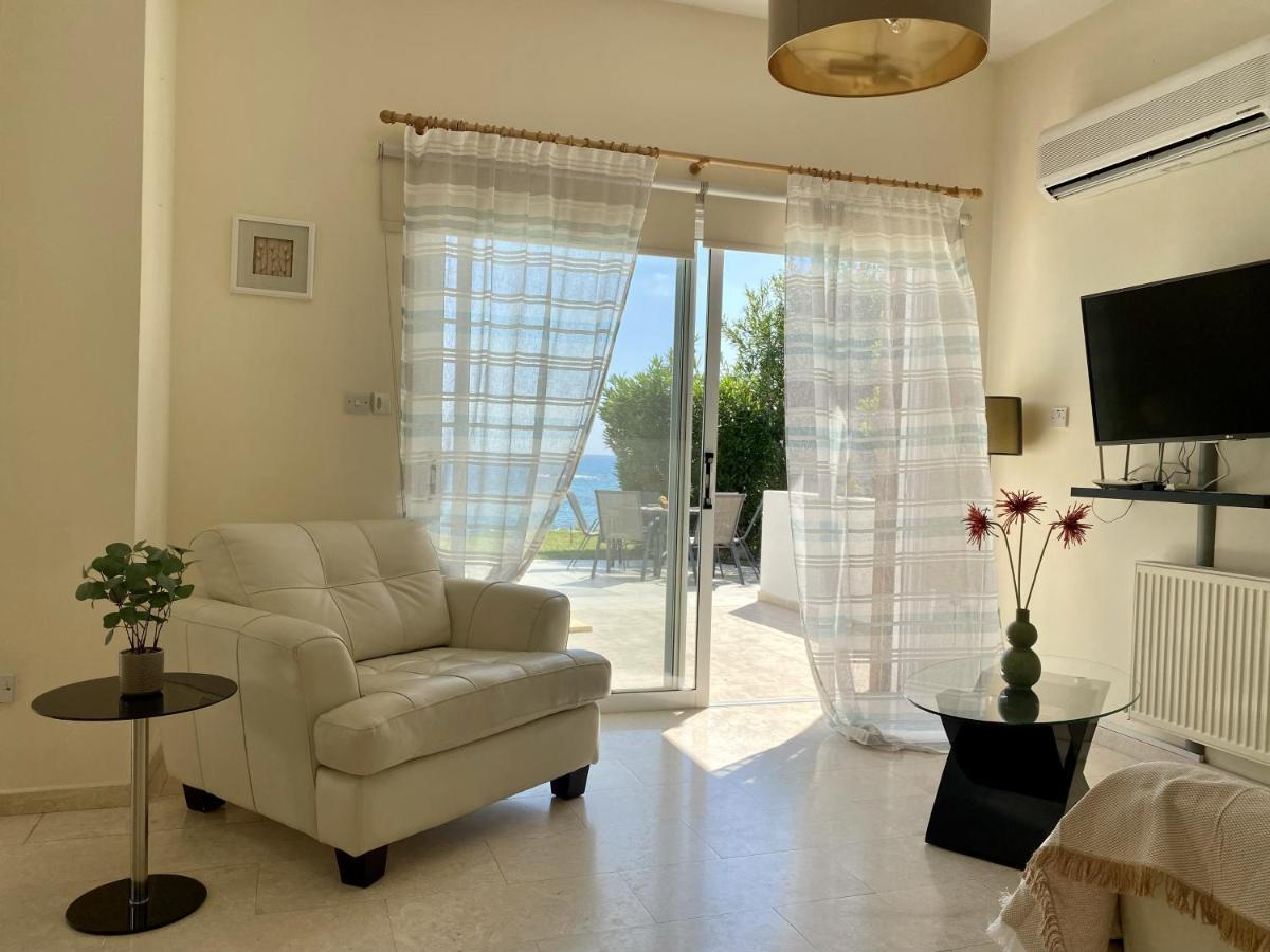 Amazing Front Line Villa In Coral Bay Peyia Bagian luar foto