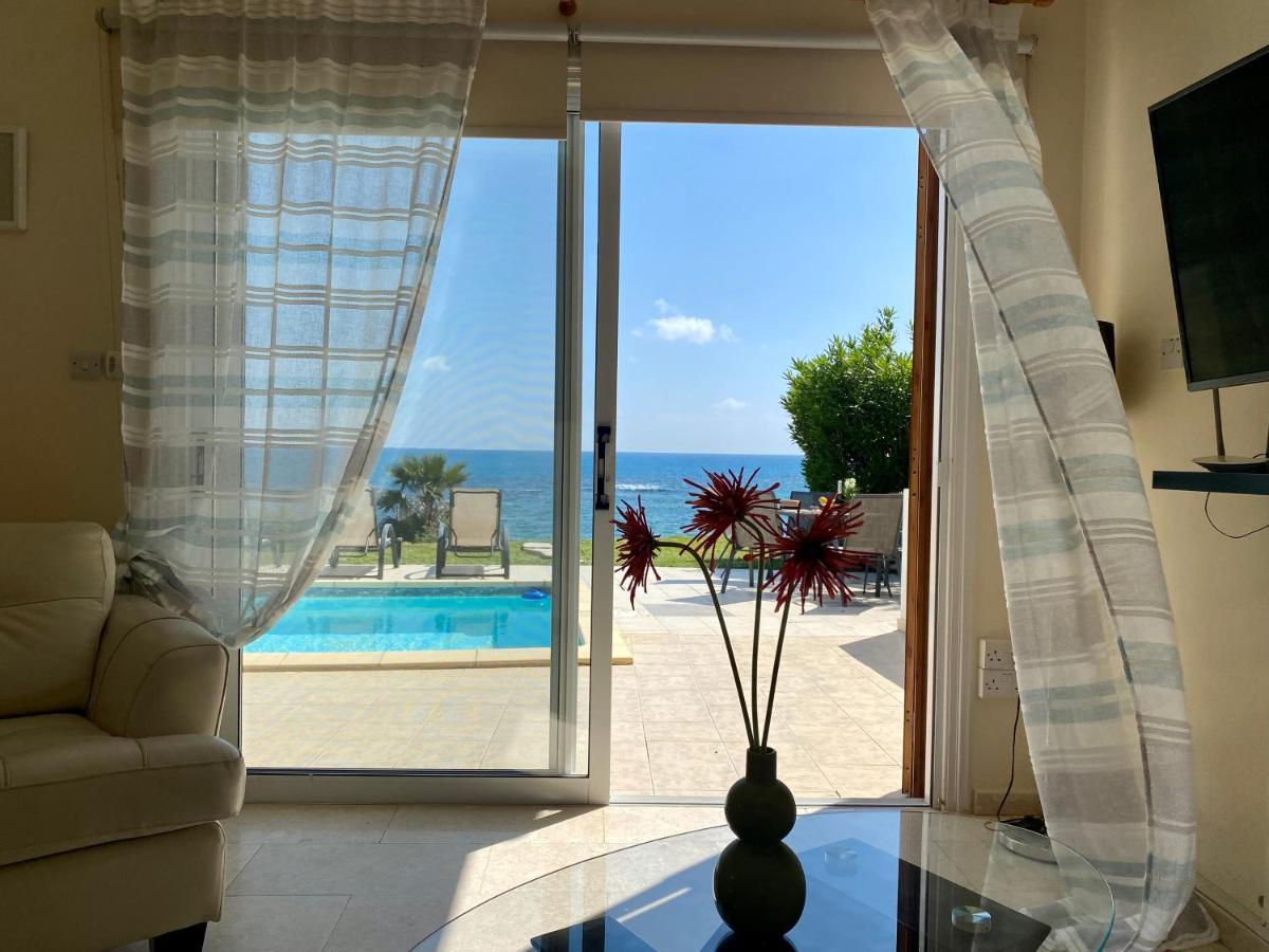 Amazing Front Line Villa In Coral Bay Peyia Bagian luar foto