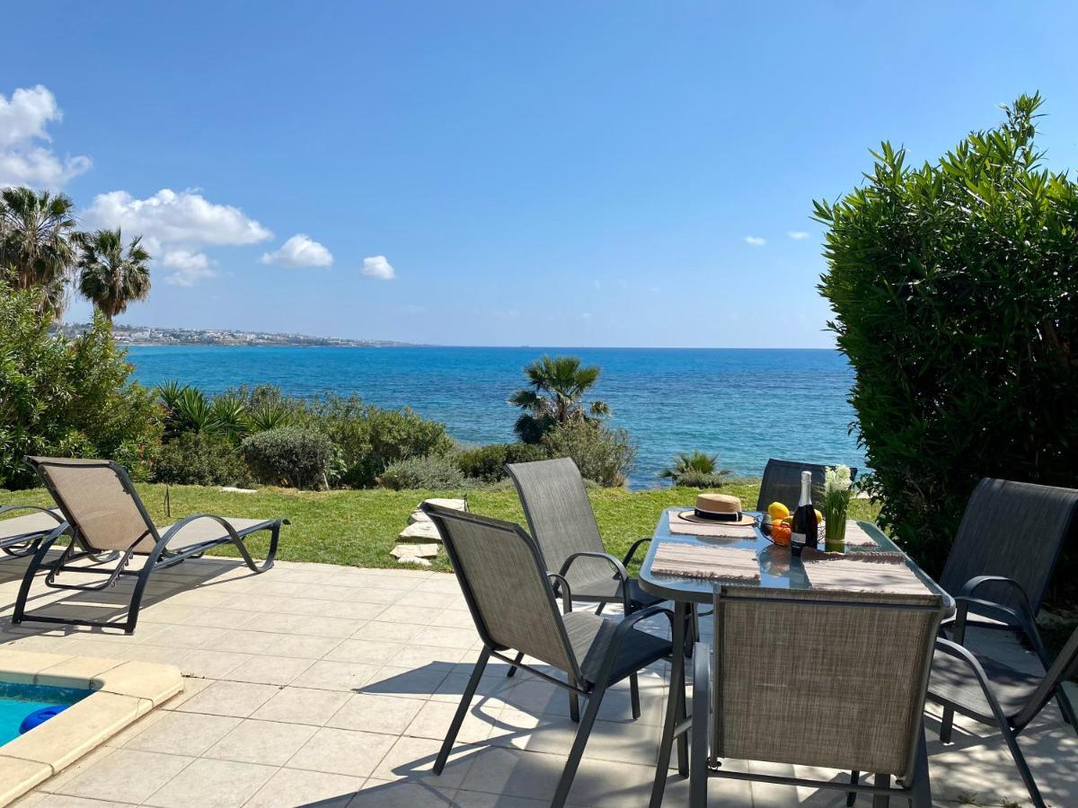 Amazing Front Line Villa In Coral Bay Peyia Bagian luar foto