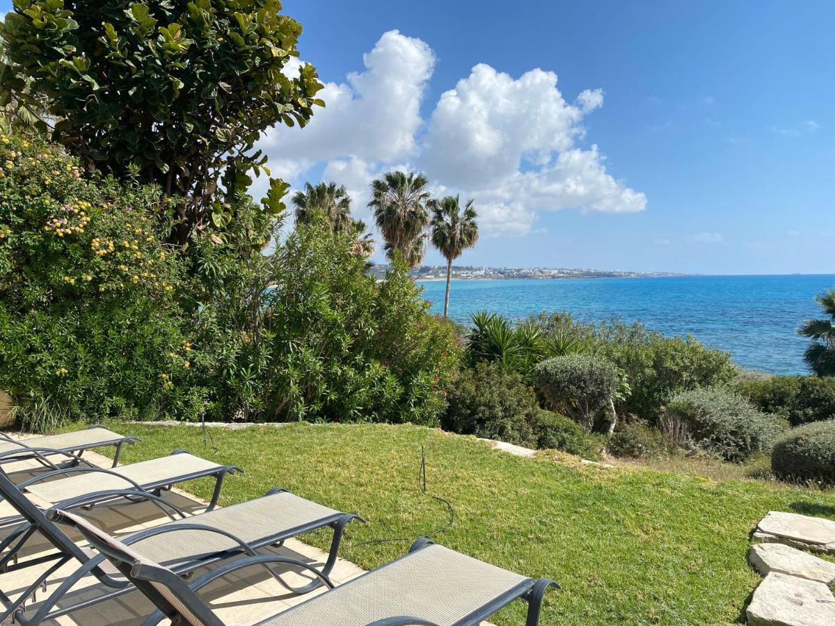 Amazing Front Line Villa In Coral Bay Peyia Bagian luar foto