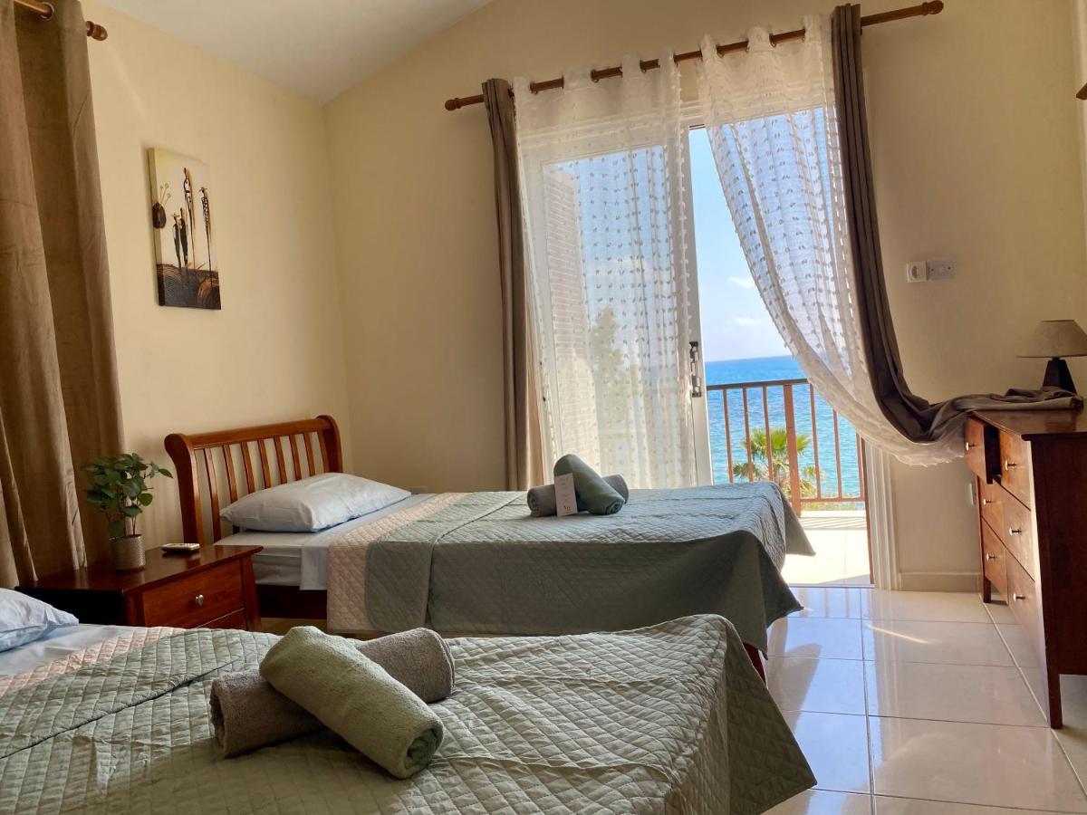 Amazing Front Line Villa In Coral Bay Peyia Bagian luar foto