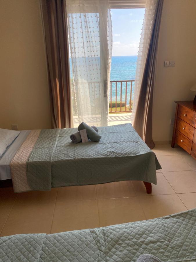 Amazing Front Line Villa In Coral Bay Peyia Bagian luar foto