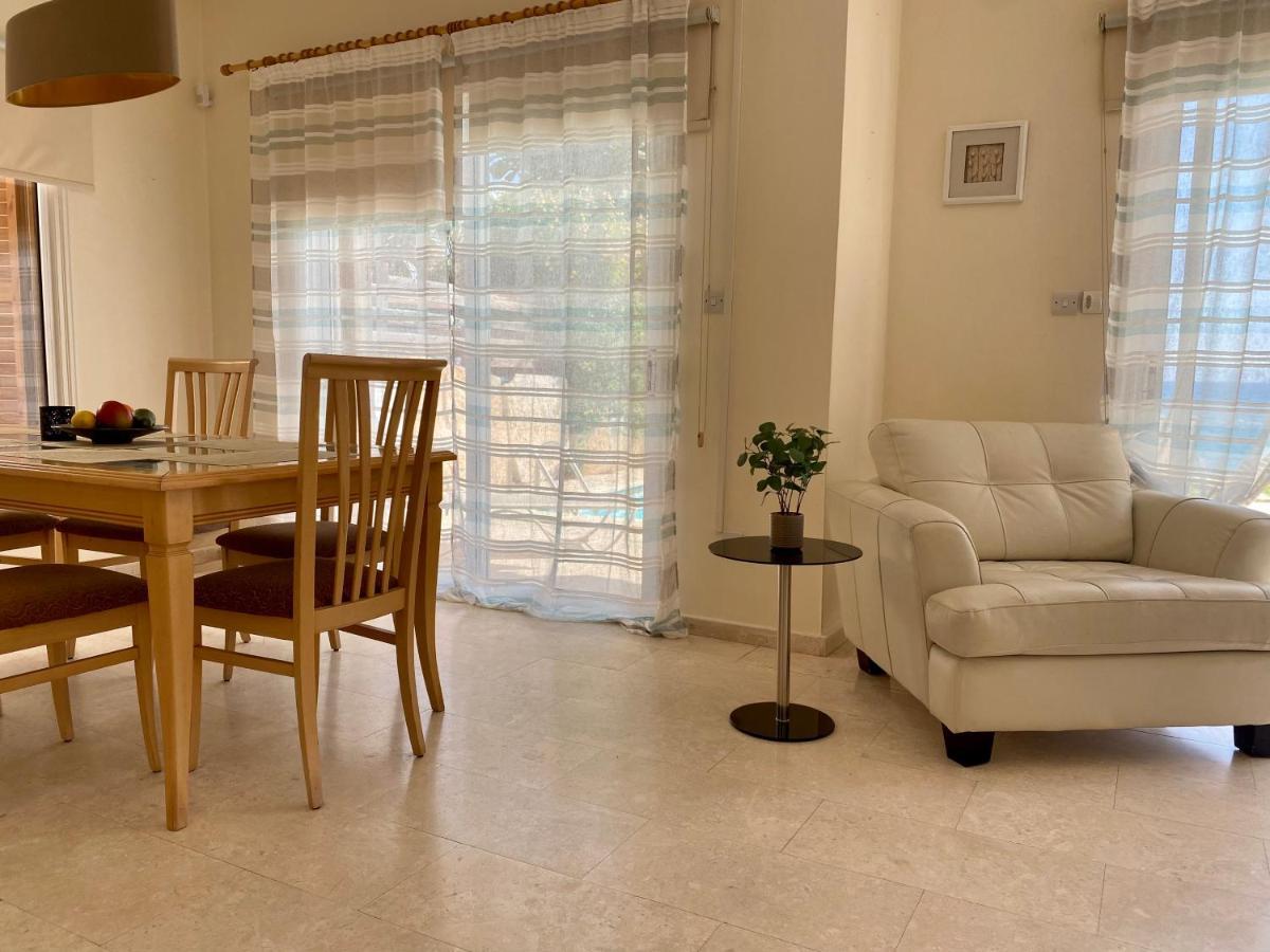 Amazing Front Line Villa In Coral Bay Peyia Bagian luar foto
