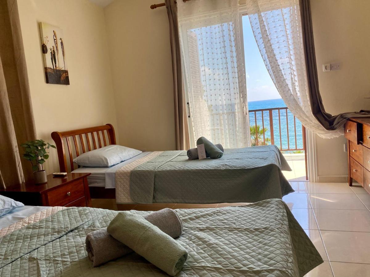 Amazing Front Line Villa In Coral Bay Peyia Bagian luar foto