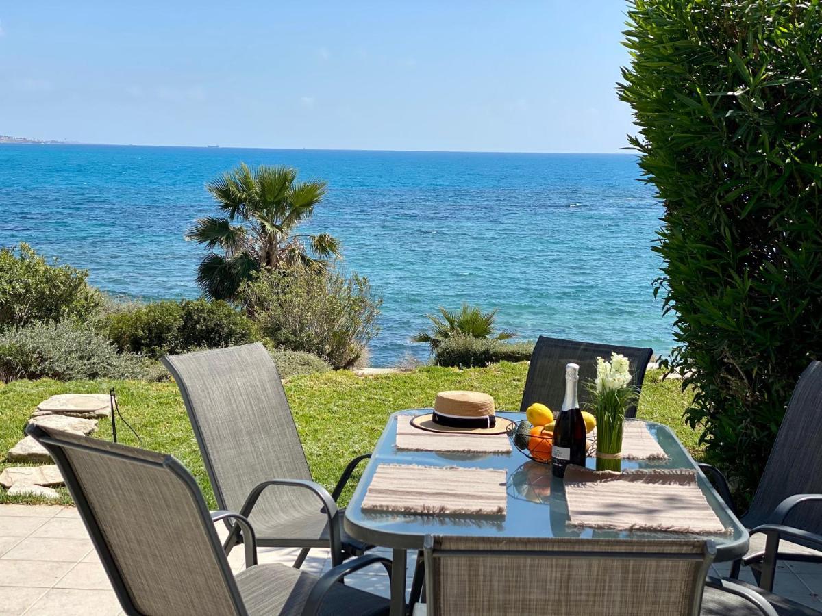 Amazing Front Line Villa In Coral Bay Peyia Bagian luar foto