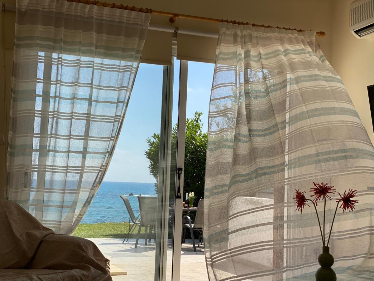 Amazing Front Line Villa In Coral Bay Peyia Bagian luar foto