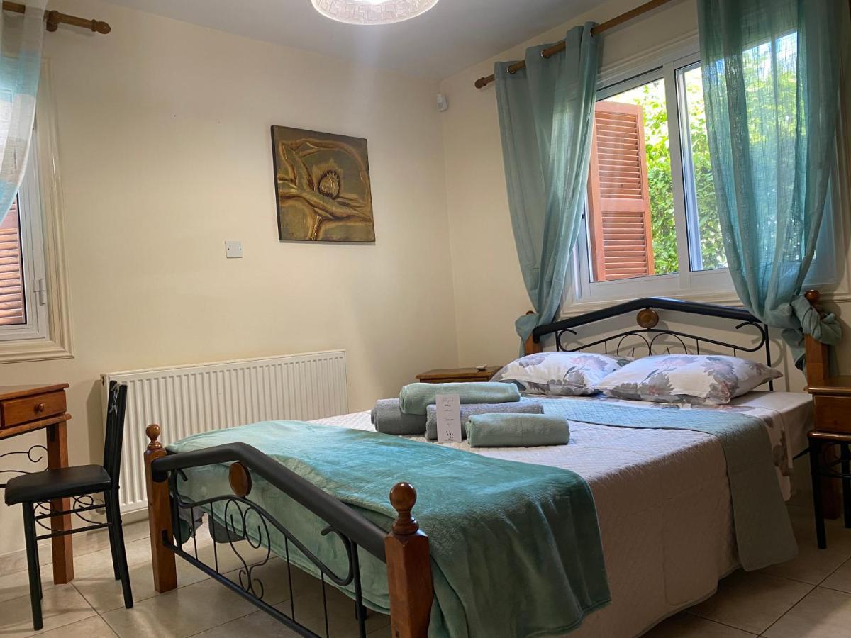 Amazing Front Line Villa In Coral Bay Peyia Bagian luar foto